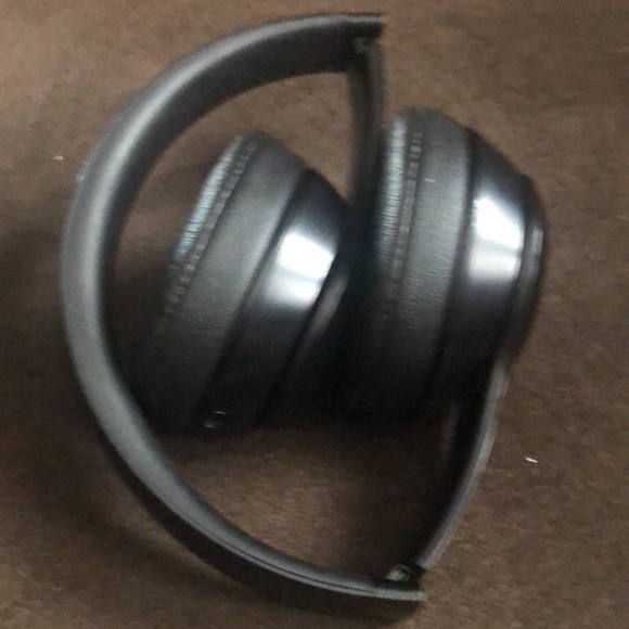 Headphones - Picture 5 of 6